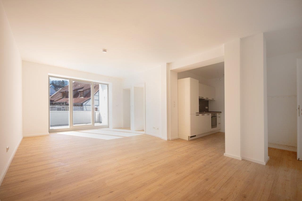 Originalfoto: leerer Wohnraum vor der virtuellen Möblierung